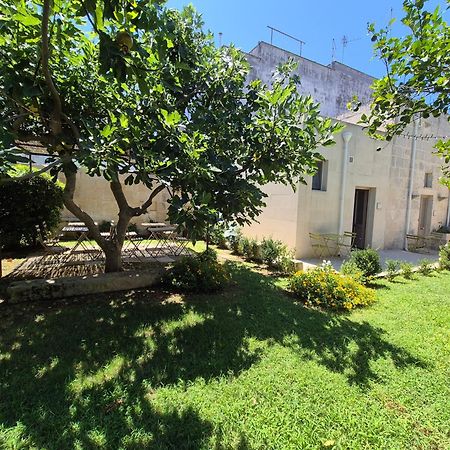 Casa Frea Dimora Storica Bed & Breakfast Martano Exterior photo